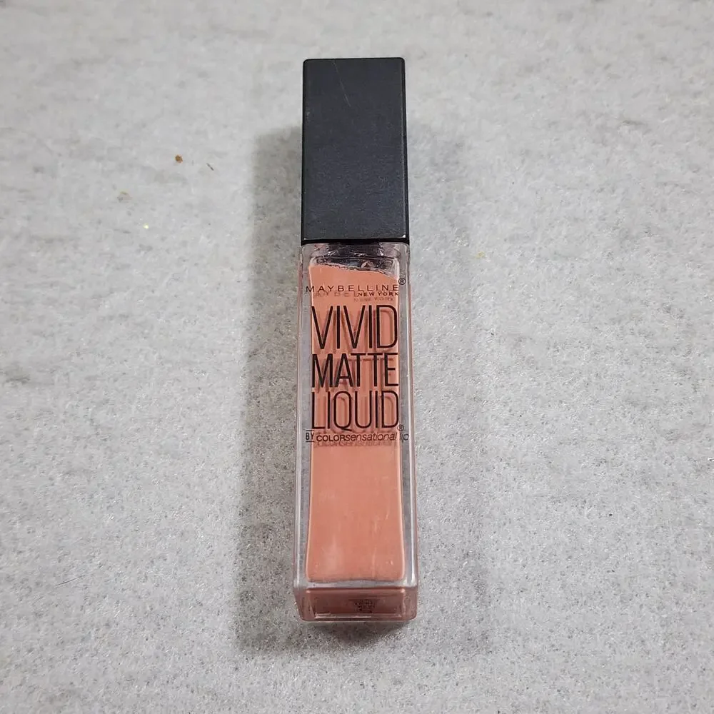 c5 NUDE THRILL Vivid Matte Liquid ColorSensational 0.26fl oz Maybelline New York